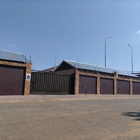 Lukhanya Guesthouse Randfontein Exterior photo